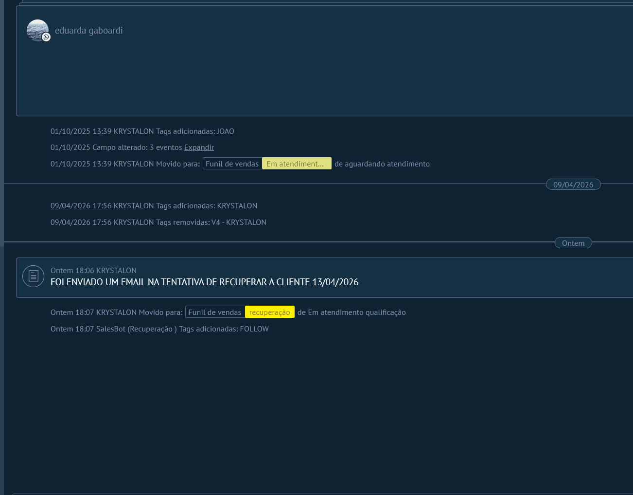 Timeline do lead no Kommo CRM com notas e movimentações registradas